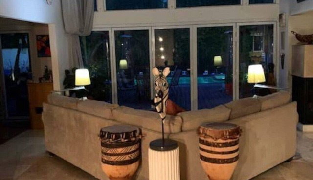 Private home w world Class Art Gallery & great spa amenities