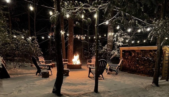 Private home with Hot tub minutes to Ski Resort