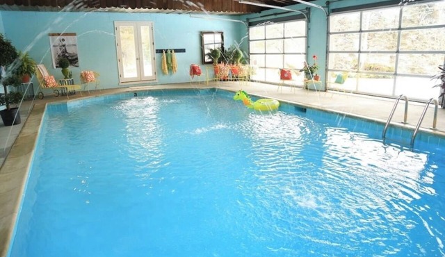 Private home with indoor pool -book your holiday stay