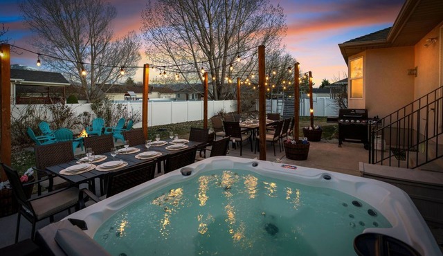 🏠Private home with hot tub. Beds for 32!