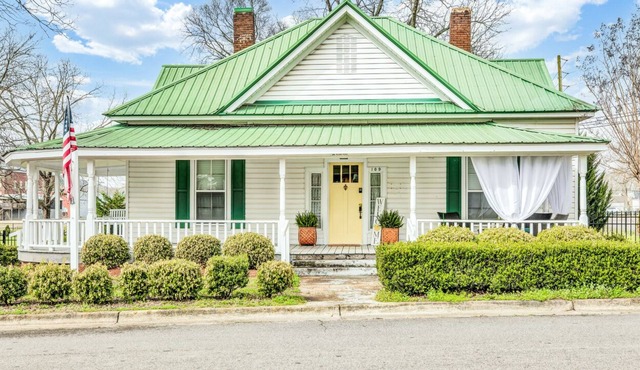 Private Home within walking distance to downtown Piedmont