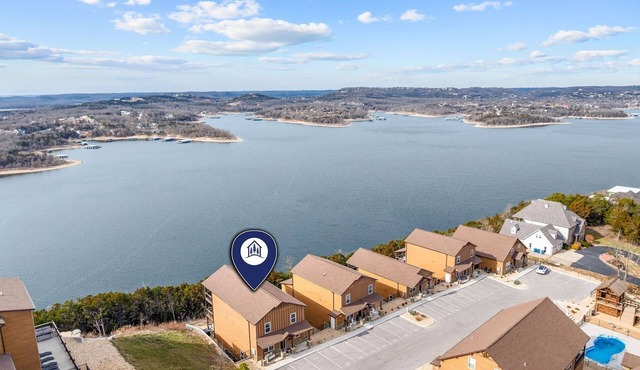 Private Hot Tub Condo with Panoramic Lake View, Free Tickets, Game & Fitness Rooms,Cmty Amenities