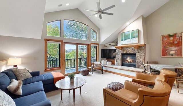 Private Hot Tub, 2700 Sq Feet, borders Open Space - Arrowhead Townhome, Beaver Creek