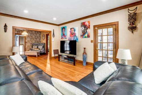 Private Hot Tub and Patio! Chicagoland Extended Stay
