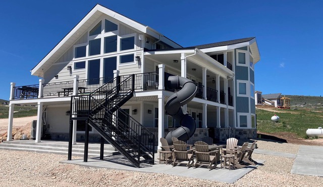 Private Hot Tub and P-ball/B-Ball Court! Ideal Beach Access, and Golf nearby!