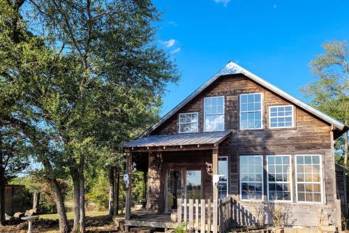 Private Hot Tub and Views! Cozy Cabin on Aim Ranch