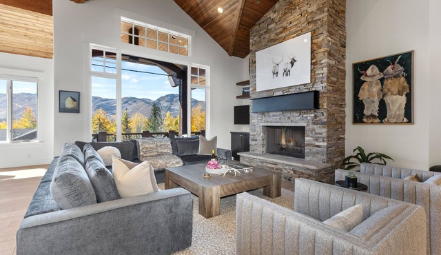 Private Hot Tub + Bonus Room + Biking Trails! Last Sun at the Cove 2649