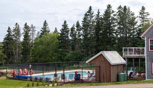 Private hot tub, secluded golf view villa. Pet Friendly!