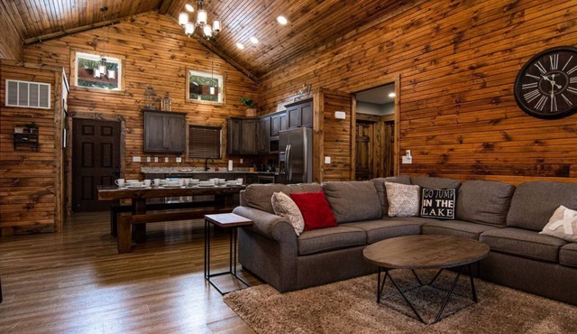Private hot tub, close to community pool