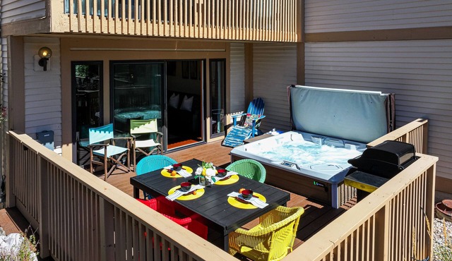 Private Hot Tub, Close to Ski, Next to Recreational Center