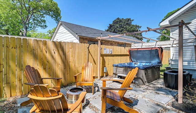 Private Hot Tub & Cold Plunge: Fayetteville Gem!