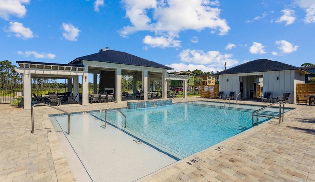 Private Hot Tub| Community Pool| Boat Docks| Perdido Beaches| Yard Games| Close to NAS| Free Golf