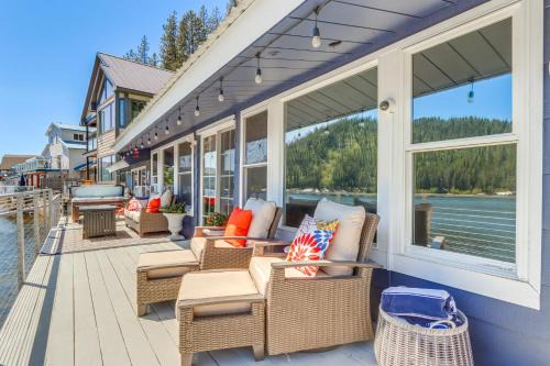 Private Hot Tub Deer Lake Home with Dock Access!