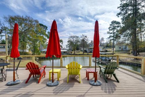 Private Hot Tub & Dock! Lakefront Log Cabin Oasis