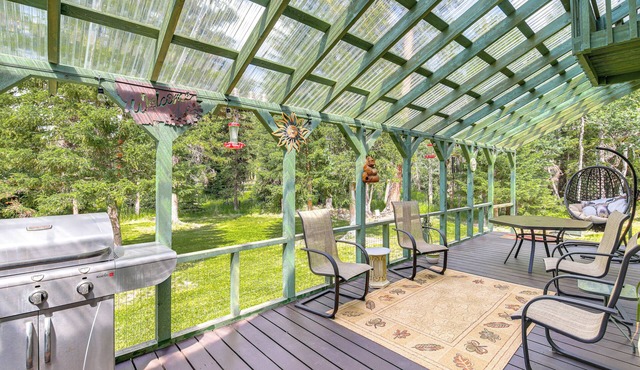 Private Hot Tub: 'Enchanted Hideaway' in Lincoln!