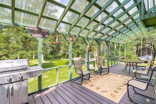 Private Hot Tub Enchanted Hideaway in Lincoln!