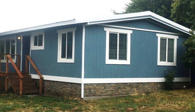 Private Hot Tub & Executive Home for up to 10 Guests