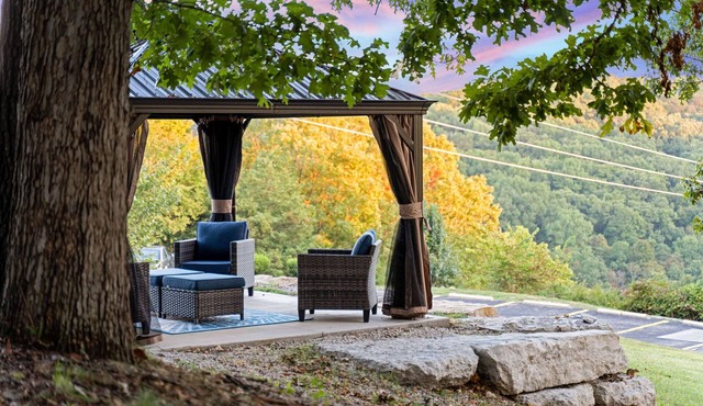 Private Hot Tub, Fire Pit, Games, near SDC, Lake, Shows, Shopping