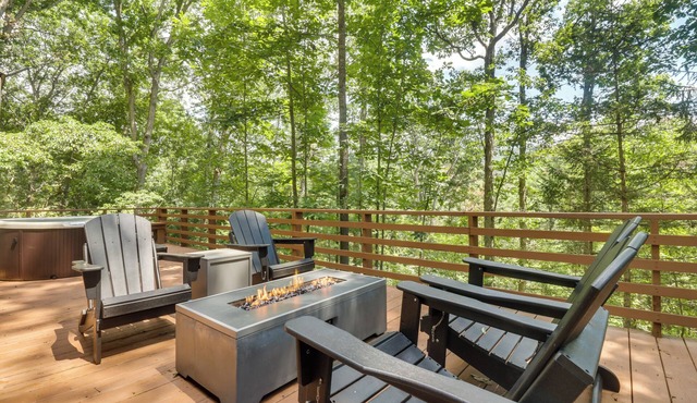 Private Hot Tub & Fire Pit: Family Broadway Cabin