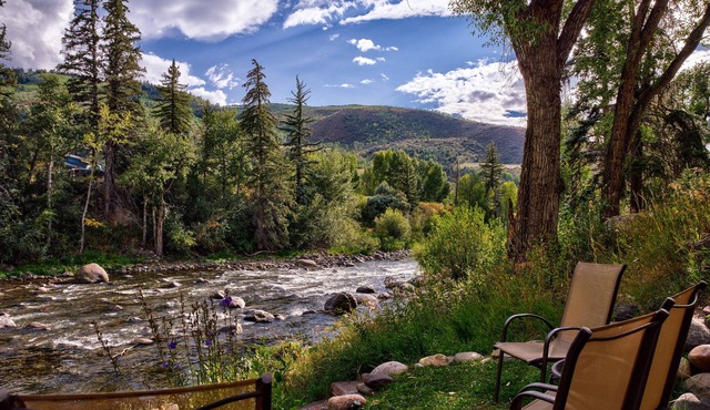 Private Hot tub/Fire Table on Large Deck overlooking Eagle River! Fly-fishing!