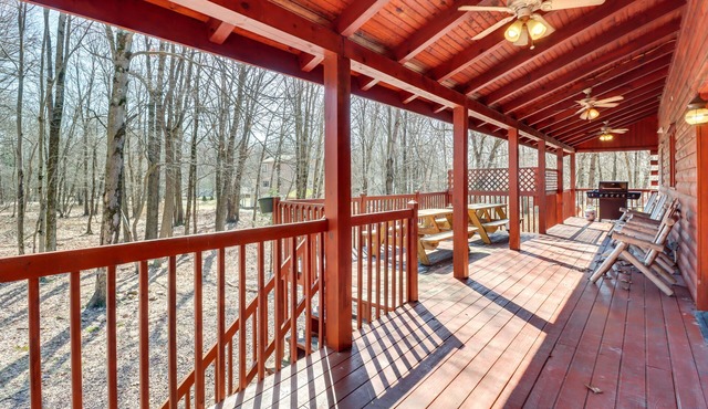 Private Hot Tub & Fire Pit: Log Cabin in Blakeslee