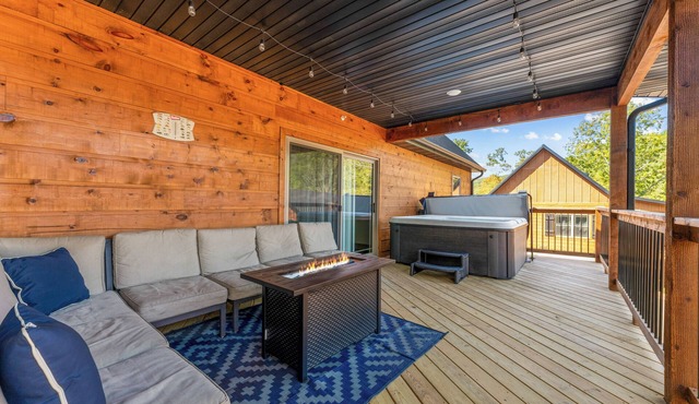 Private Hot Tub & Firepit with Water Views, Community Indoor Pool & Daily Attraction Tickets