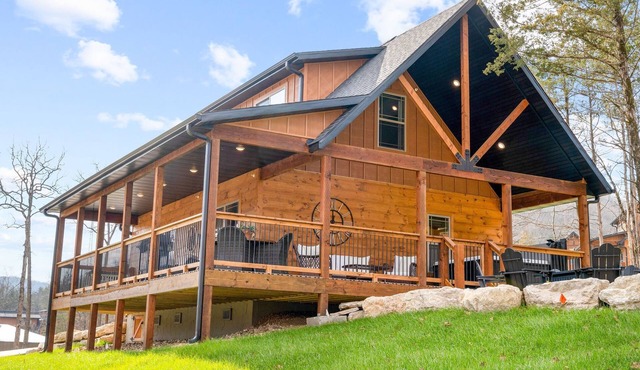 Private Hot Tub & Firepit at Cozy Tall Timbers Cottage, Near Outdoor Pool with Free Tickets