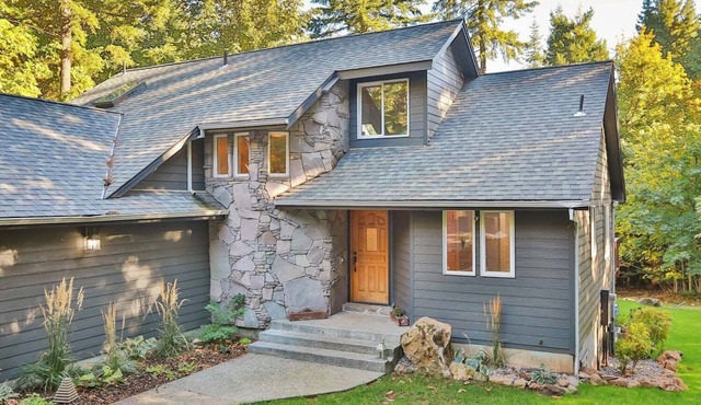 Private, Hot Tub, Fire Pit, Ping Pong, 10 minutes to town