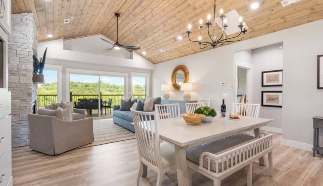 Private Hot Tub & Firepit, New Home in Trophy Run, Near Taneycomo & Table Rock, Free Tickets!