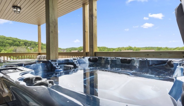Private Hot Tub, Free Tickets, Golf Course, Near Silver Dollar City