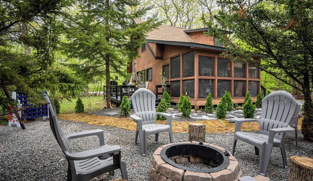 Private Hot Tub & Game Room: Pocono Family Cabin!