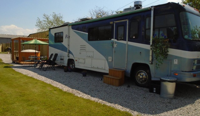 private hot tub with 1990,s American motorhome
