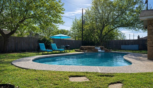 Private Hot Tub & Heatable Pool, Large Fenced Yard, Office, & Pet Friendly