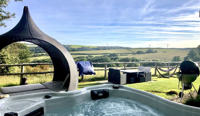 Private Hot Tub, Heating throughout plus Wood Burner, Rural & Sea Views