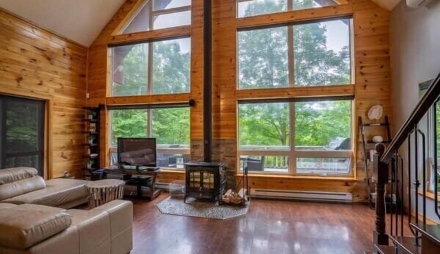 Private Hot Tub | Hiking | Skiing | Carriole