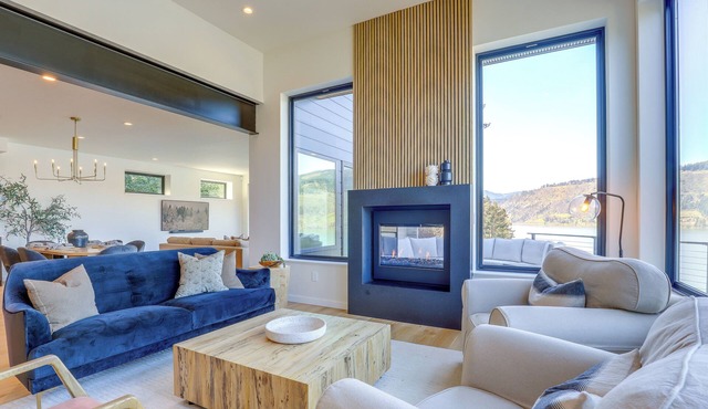 Private Hot Tub! Luxe Hood River Retreat Near Dtwn