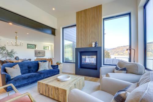 Private Hot Tub! Luxe Hood River Retreat Near Dtwn