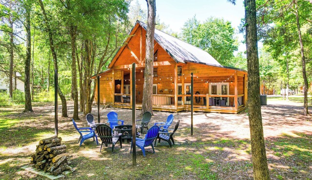 Private Hot Tub: Luxe Cabin in Broken Bow!