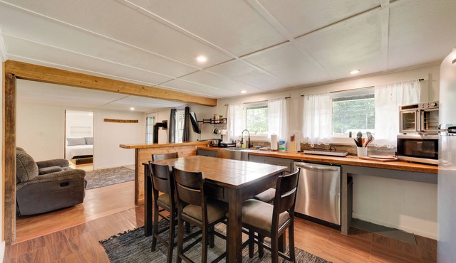 Private Hot Tub: Main Cabin at Elk Creek Escape!