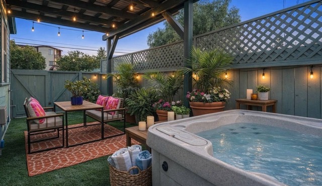Private Hot Tub, Mini-Golf, Firepit, BBQ, 10 Mins to Zoo & Balboa Park