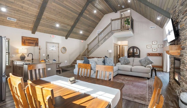 Private Hot Tub on Expansive Deck with Water Views, Free Tickets & Community Indoor Pool