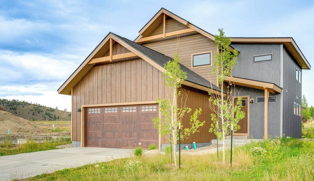 Private Hot Tub & Patio: Granby Mtn Retreat!