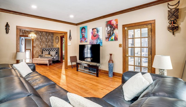 Private Hot Tub & Patio! Chicagoland Extended Stay