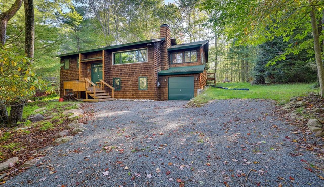 Private Hot Tub: Pocono Pines Cabin Getaway!