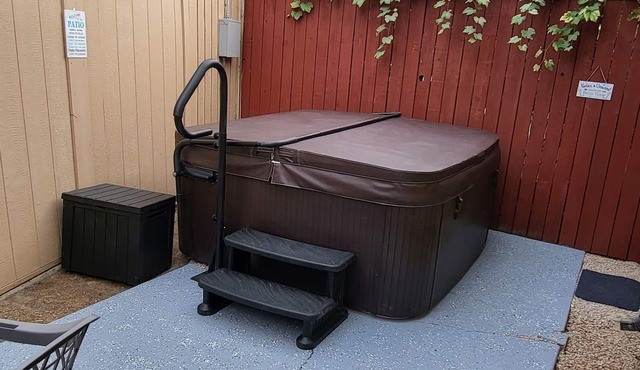 Private Hot Tub Remodeled Peaceful Hideaway