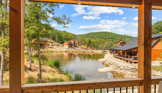 Private Hot Tub Retreat with Arcade, Free Tickets, Indoor & Outdoor Pools Near Thunder Ridge