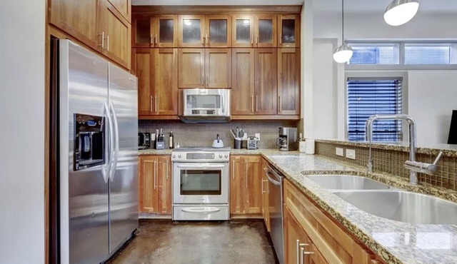 Private Hot Tub + Sleeps 12 - Northern Serenity 2