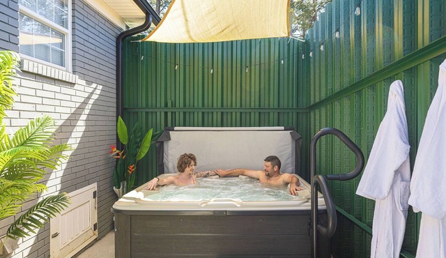 Private Hot Tub & Swing - Nintendo - EV - Large Vehicle & Trailer Parking