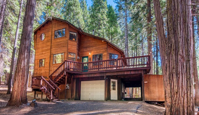 PRIVATE HOT TUB + WALK TO SNOWSHOE LAKE W/FREE ACCESS