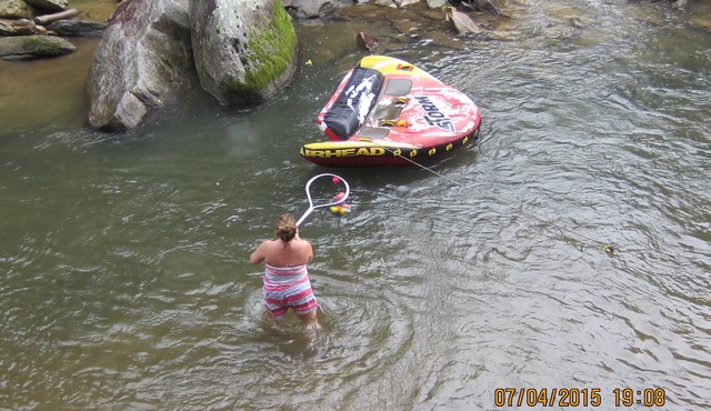 Private! Hot Tubs, Massage Chairs, White Water River 10 FT away Large Decks